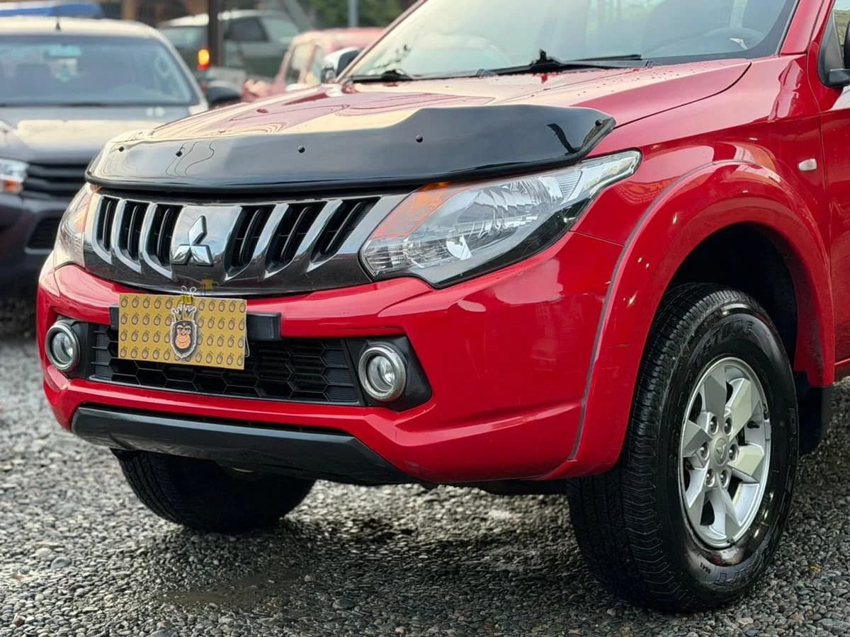 Mitsubishi L200 Katana CRT 2019 4x4 MT - Imagen 4