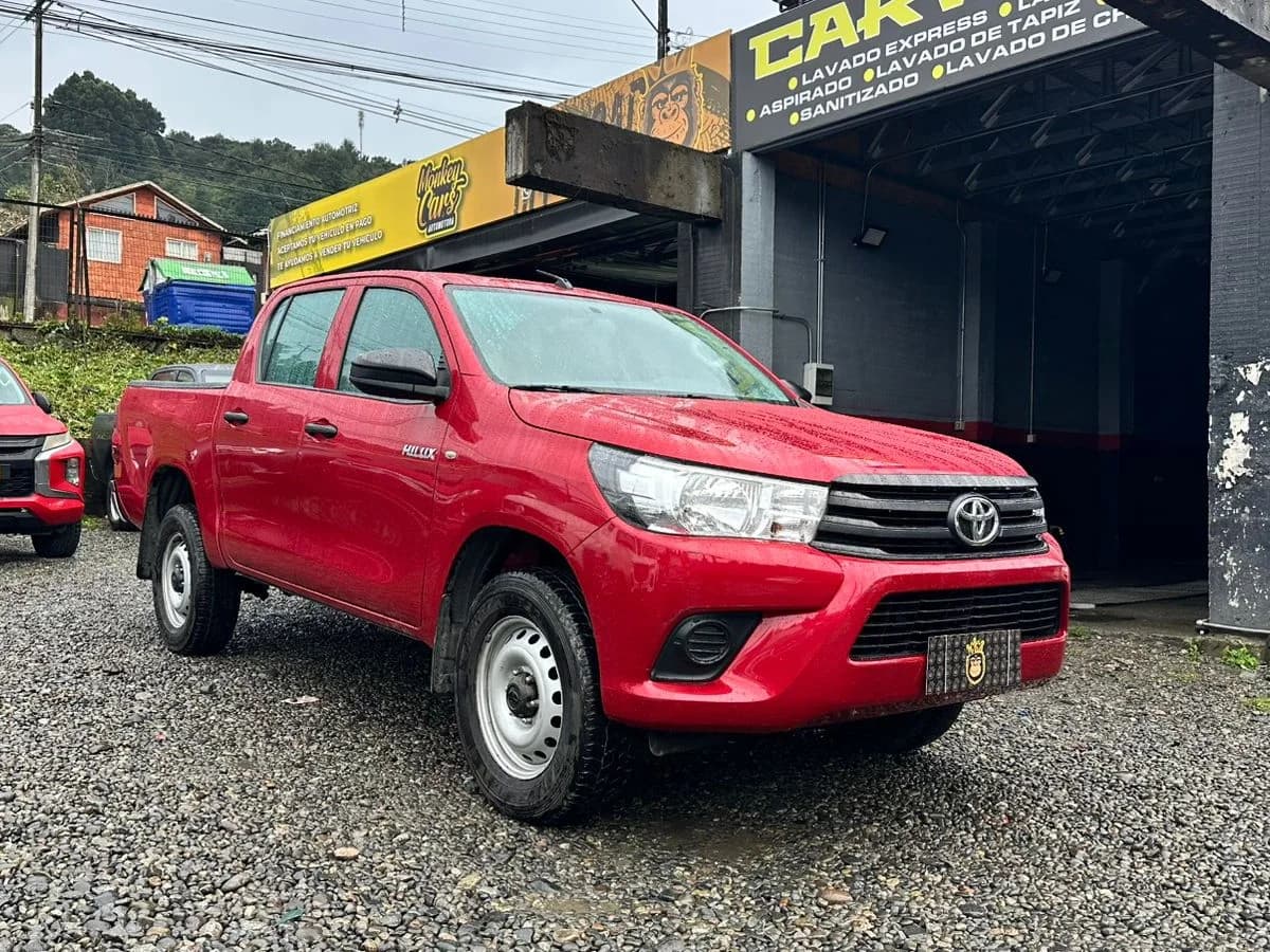 Toyota Hilux DX 2.4TD 4x2 DCAB - Imagen 1