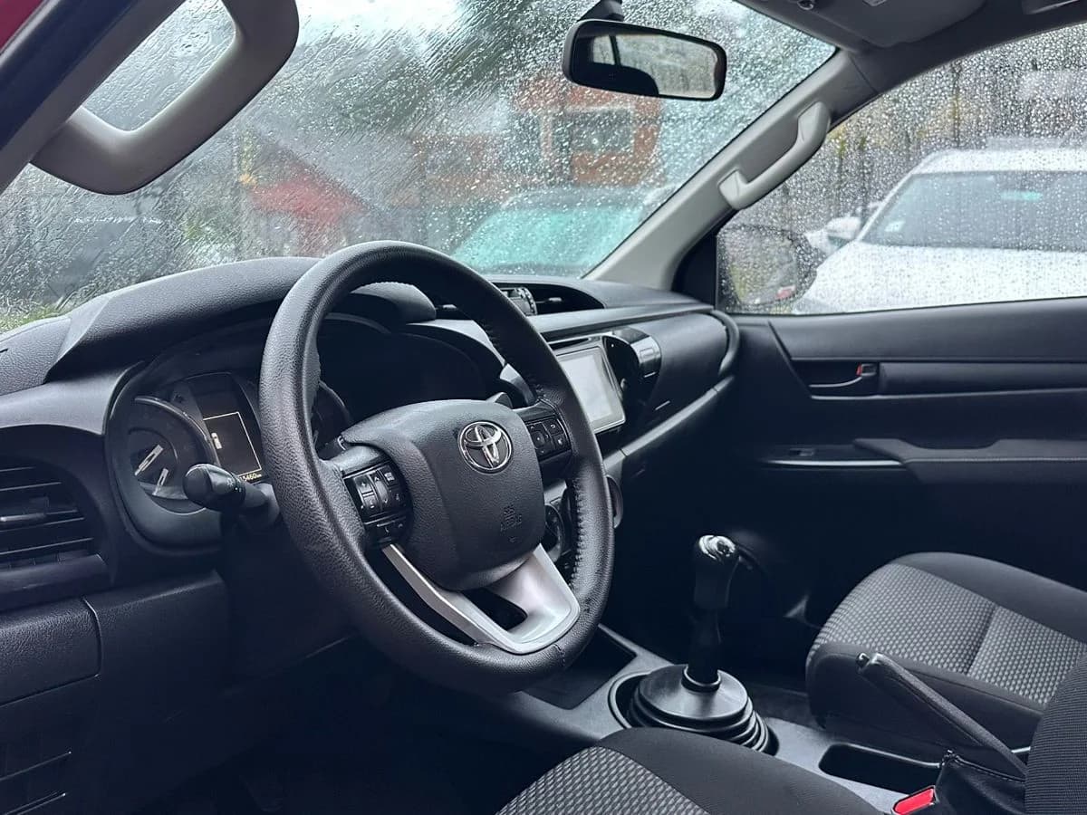 Toyota Hilux DX 2.4TD 4x2 DCAB - Imagen 8