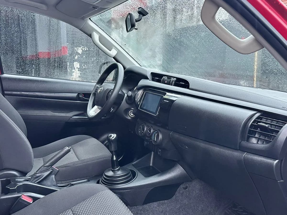 Toyota Hilux DX 2.4TD 4x2 DCAB - Imagen 9