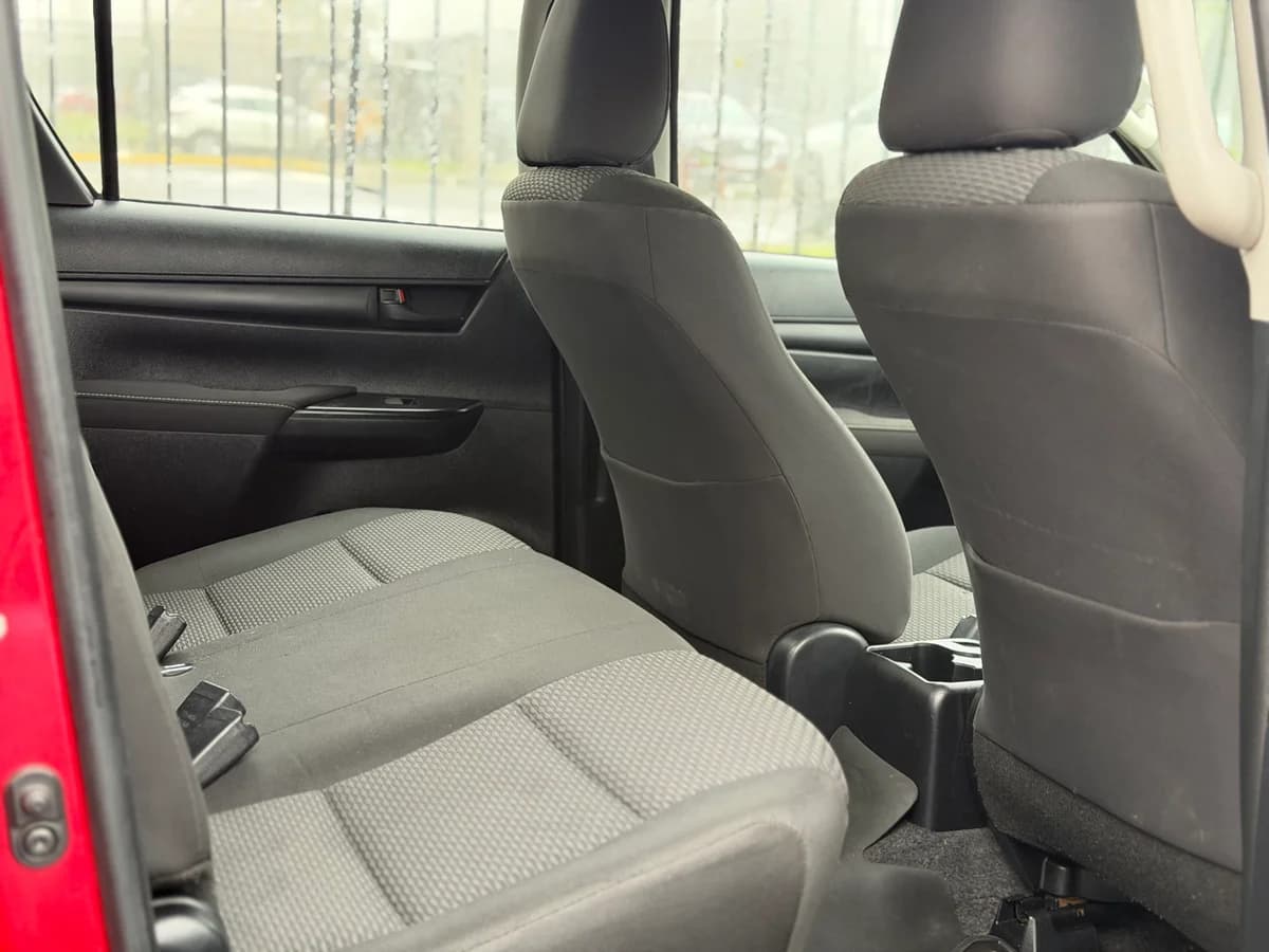 TOYOTA Hilux 2.4 DX DIESEL 4X2 DOB. CAB. MT 4P 2023 - Imagen 13