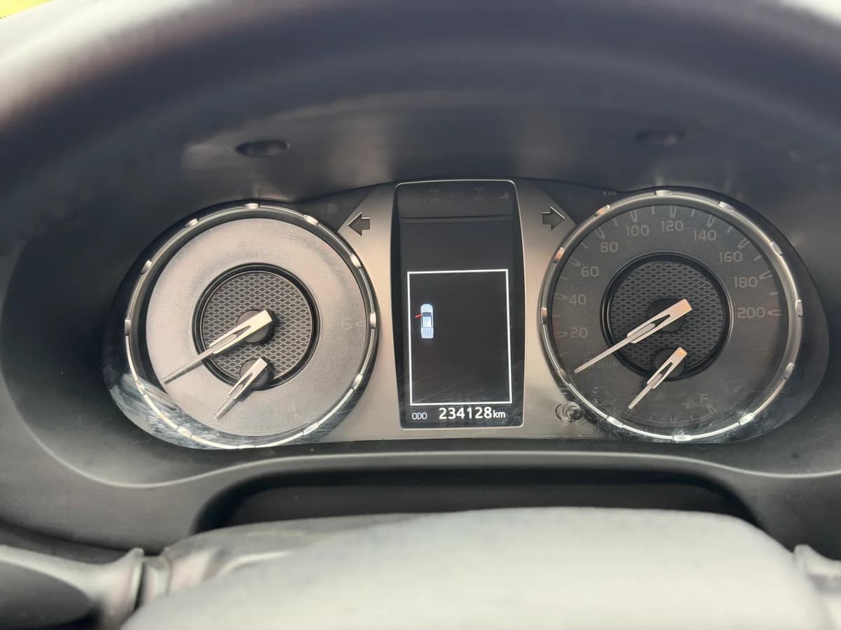 TOYOTA Hilux 2.4 DX DIESEL 4X2 DOB. CAB. MT 4P 2023 - Imagen 15