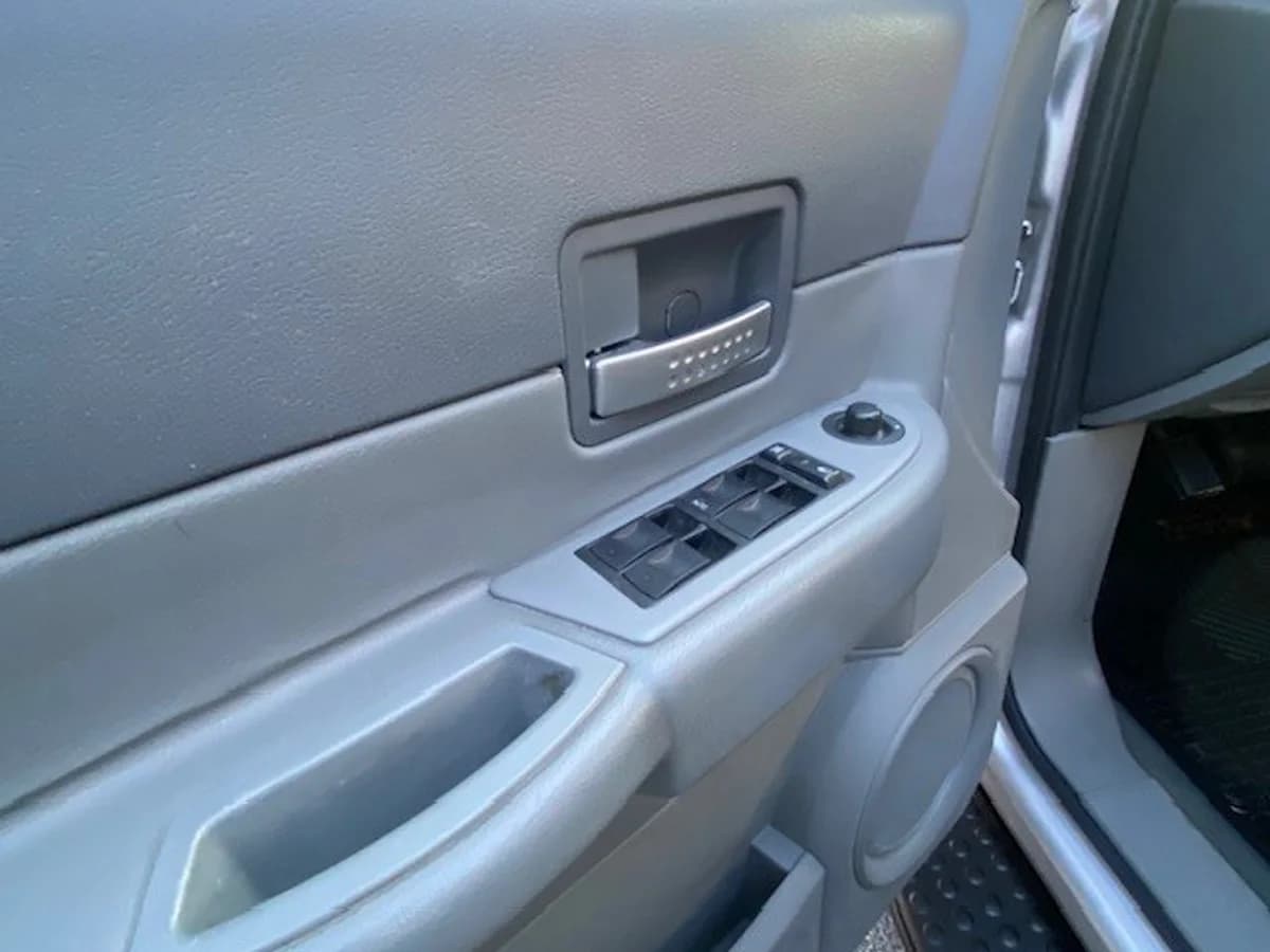 DODGE DURANGO 4.7 AUT 2006 - Imagen 16