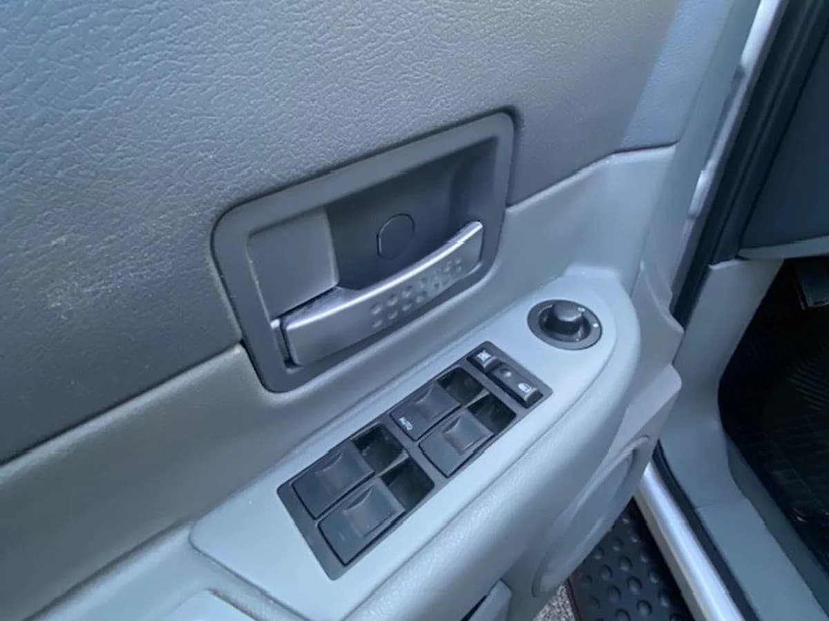DODGE DURANGO 4.7 AUT 2006 - Imagen 26
