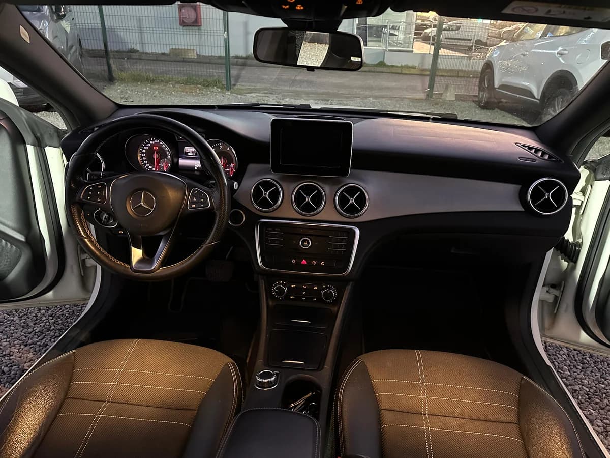 MERCEDES BENZ CLA 180 AUT. 2021 - Imagen 6