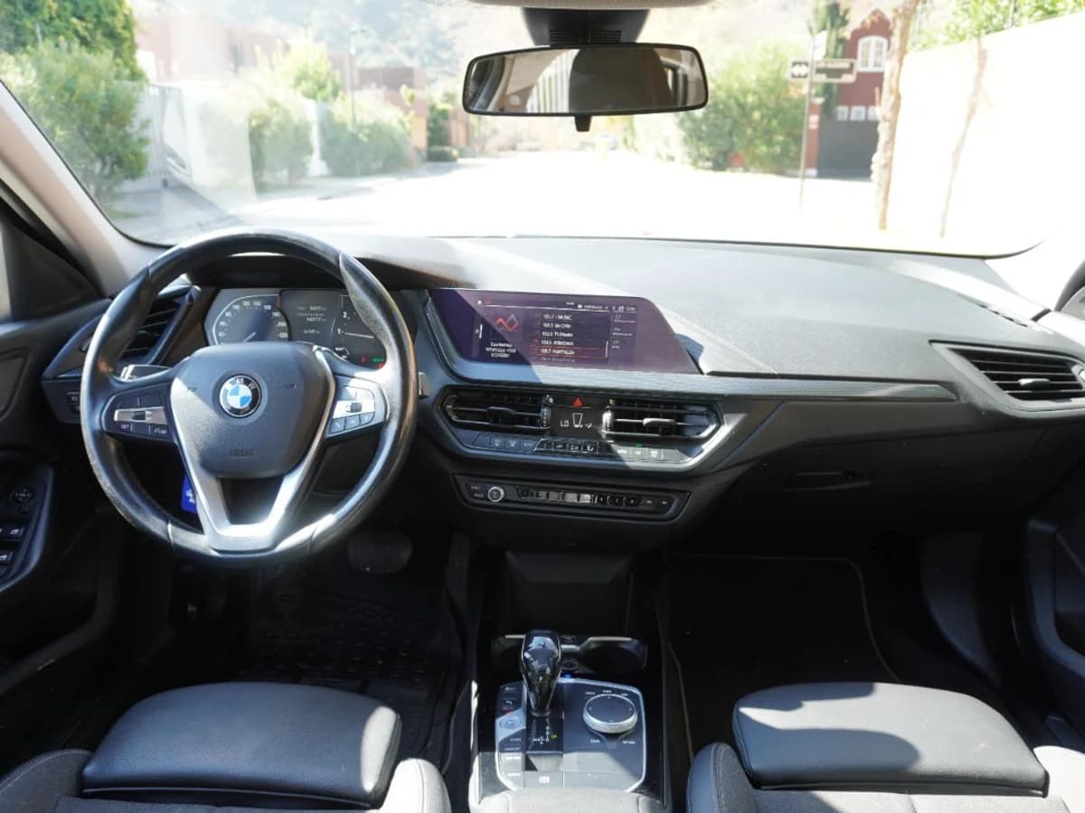 BMW 118 Dynamic 2.0 2021 EXCELENTE ESTADO - Imagen 16
