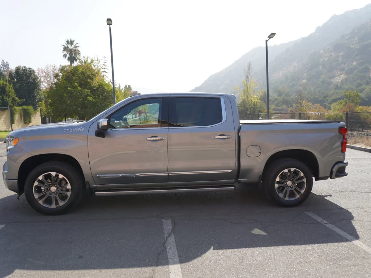 Chevrolet Silverado High Country 3.0 Año 2023 - Imagen 8