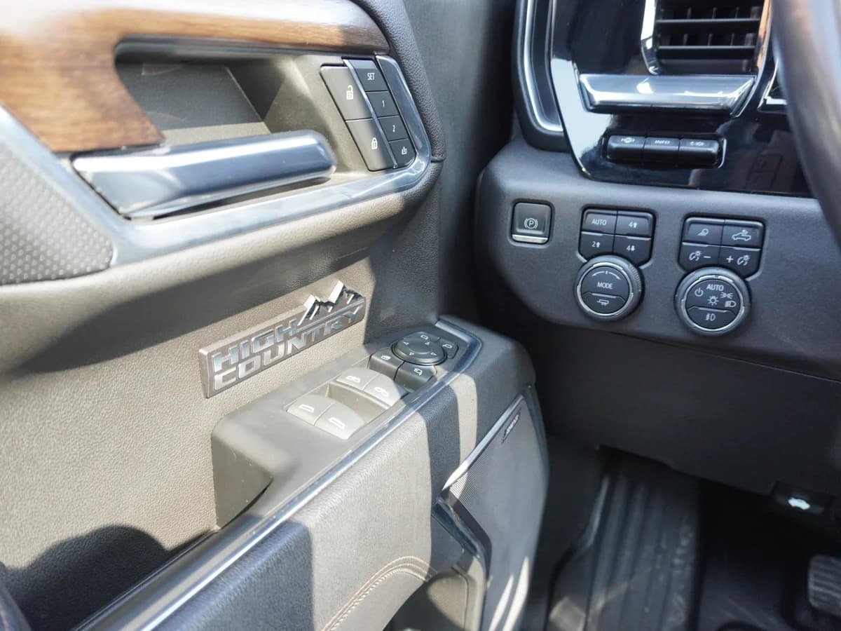 Chevrolet Silverado High Country 3.0 Año 2023 - Imagen 24