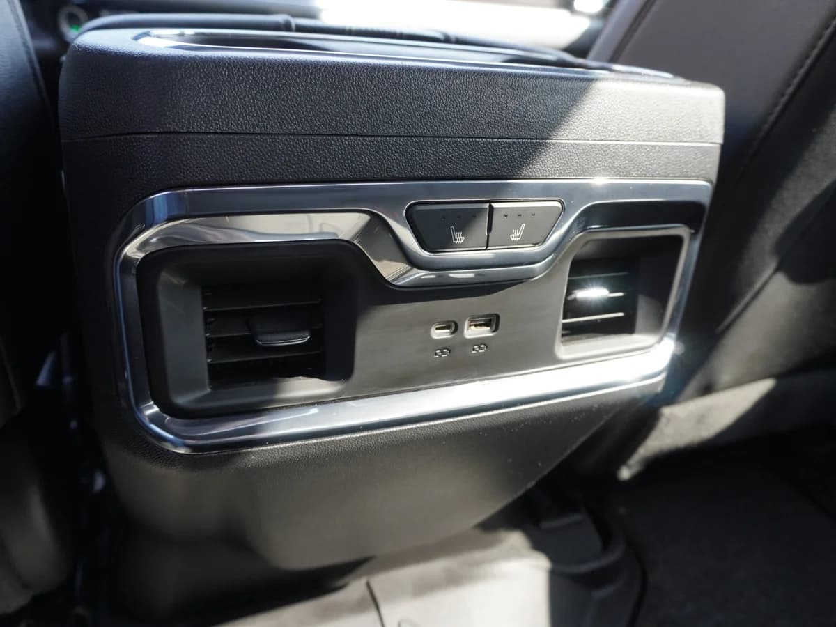 Chevrolet Silverado High Country 3.0 Año 2023 - Imagen 26