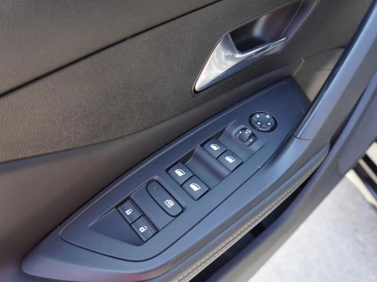 PEUGEOT 308 Allure Pack 1.5 2025 UNICO DUENO - Imagen 22