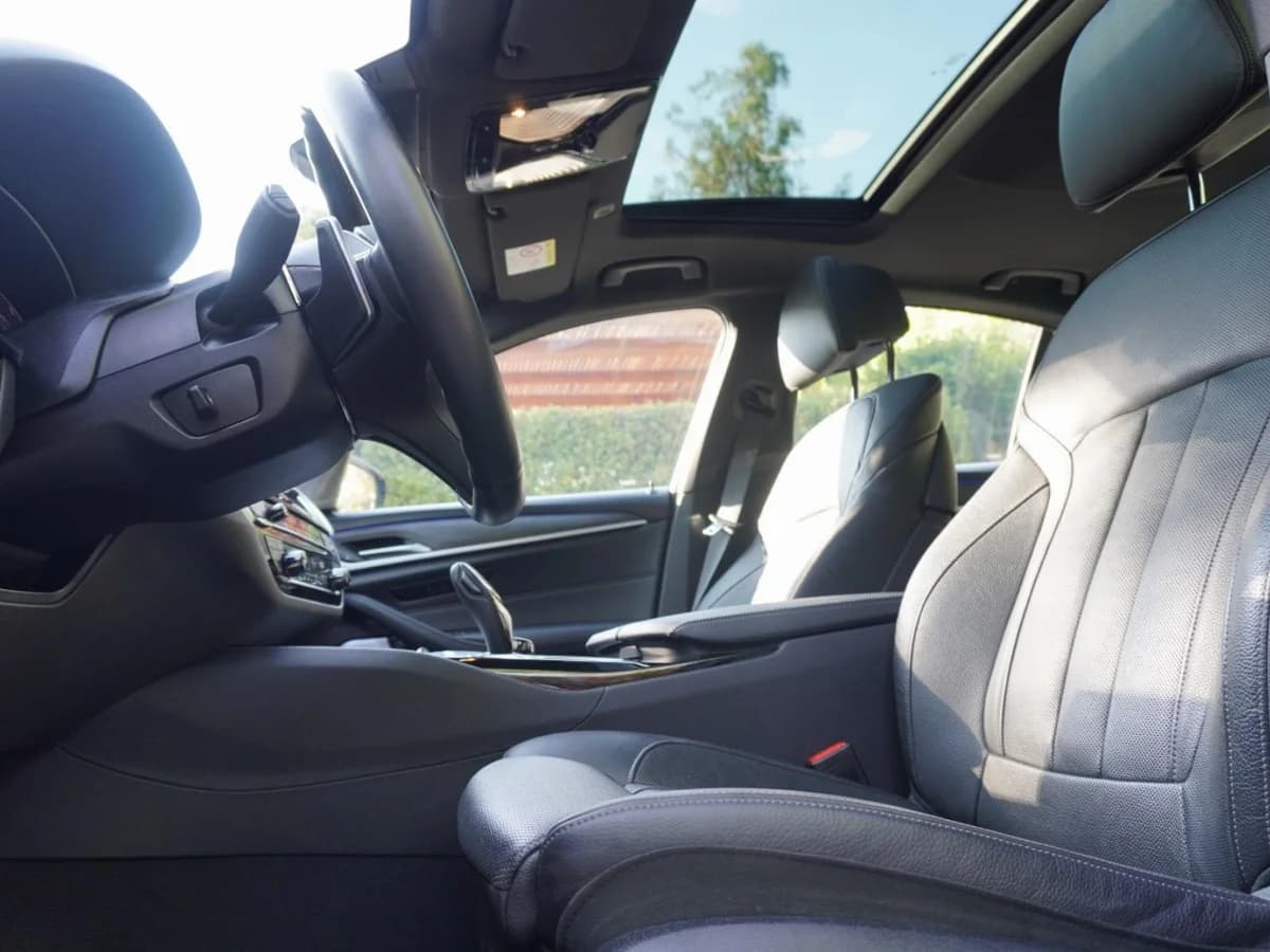 BMW 550 X Drive M Sport 2023 UNICO DUENO - Imagen 12
