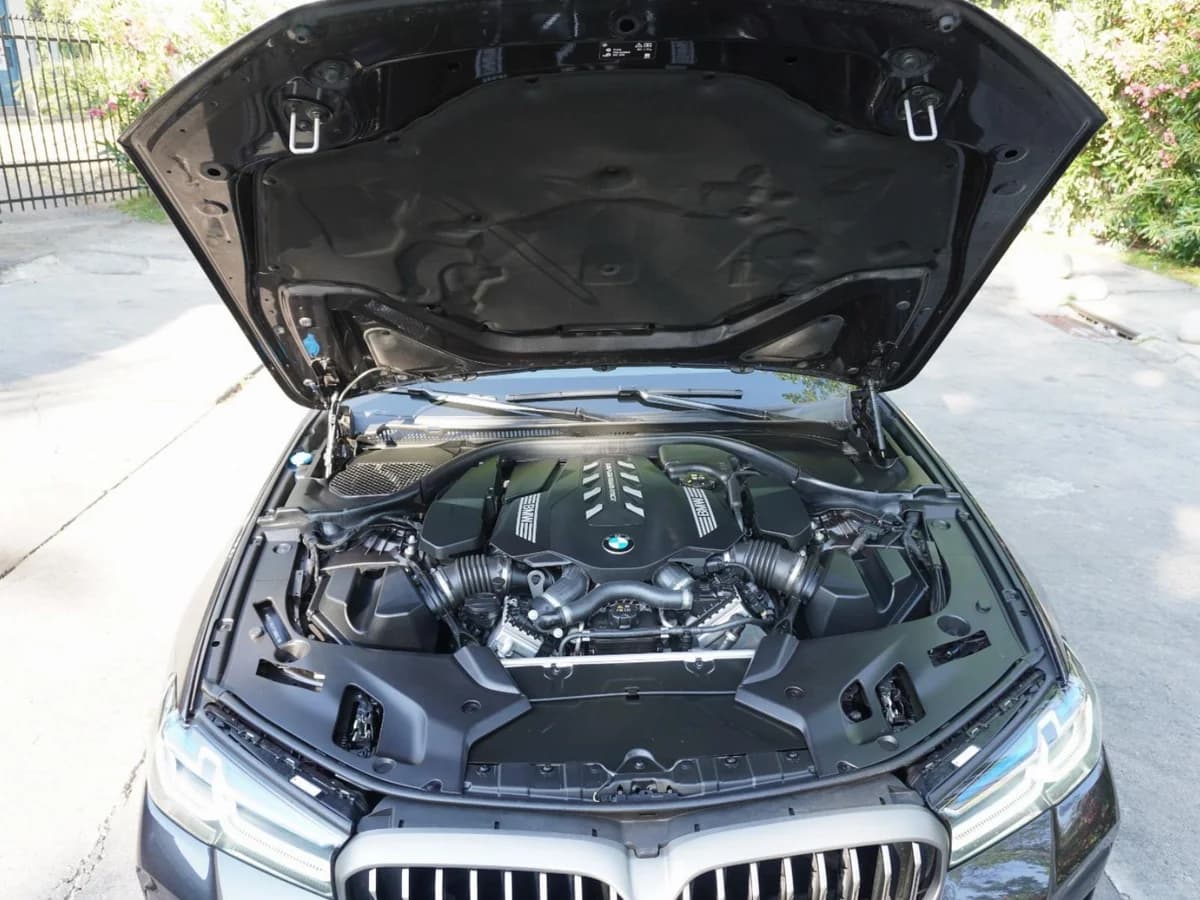 BMW 550 X Drive M Sport 2023 UNICO DUENO - Imagen 28