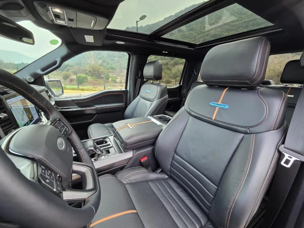 Ford F-150 Platinum 4x4 3.5 Año 2024 - Imagen 27