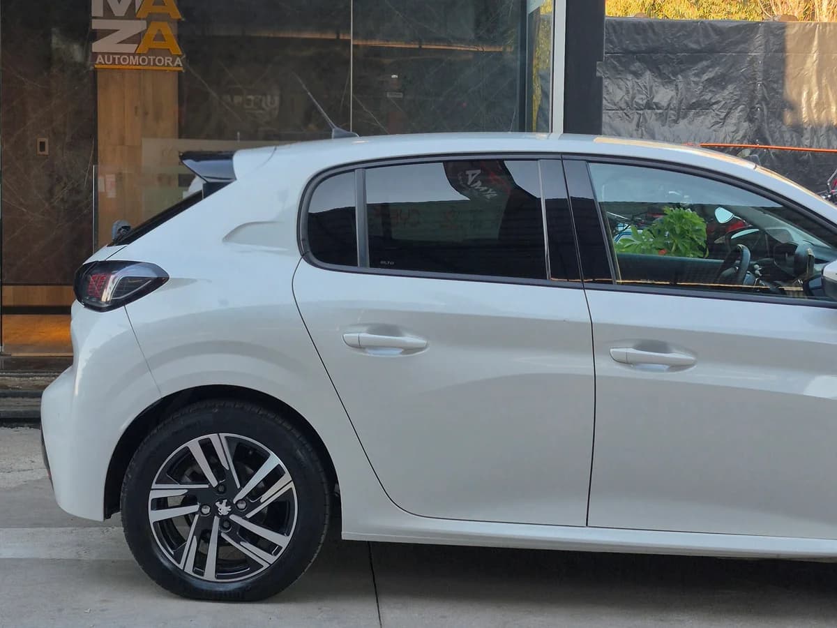 Peugeot 208 - Imagen 8