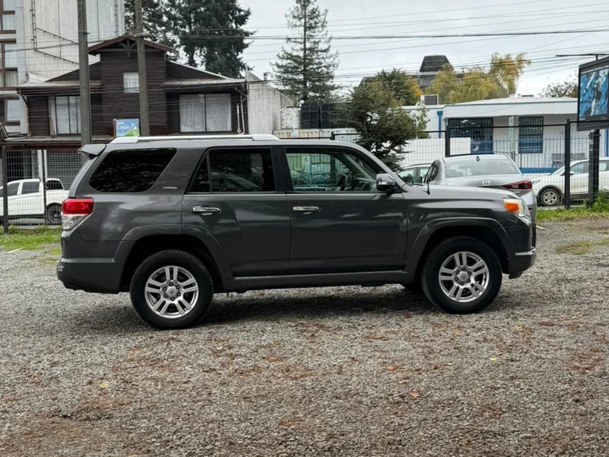 TOYOTA 4RUNNER LIMITED AT 4.0 2011 4x2 - Imagen 2
