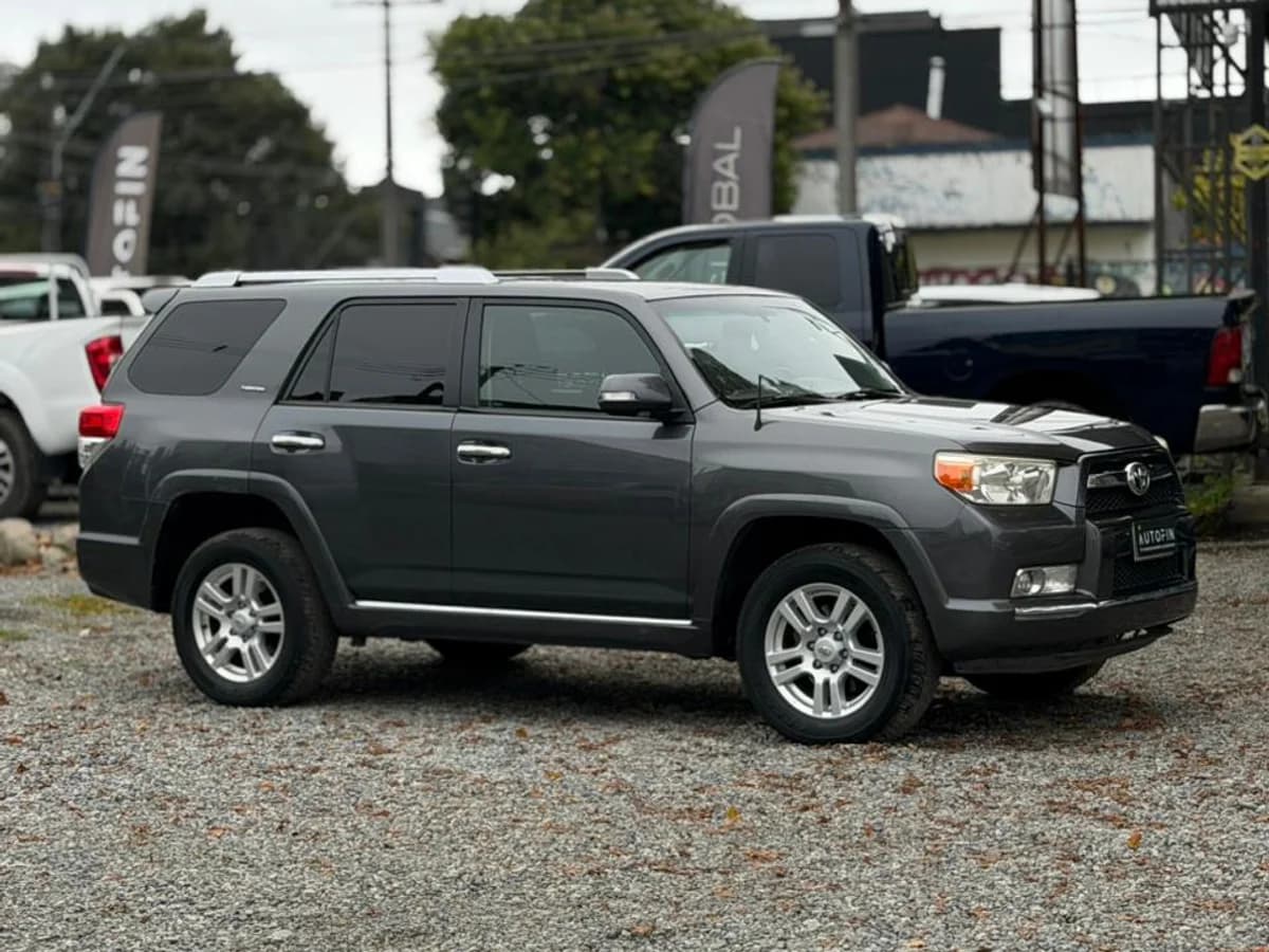 TOYOTA 4RUNNER LIMITED AT 4.0 2011 4x2 - Imagen 1