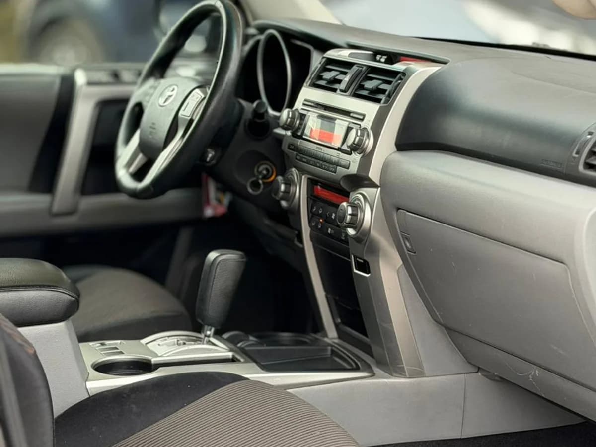TOYOTA 4RUNNER LIMITED AT 4.0 2011 4x2 - Imagen 9
