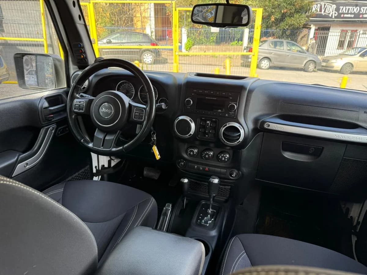 JEEP WRANGLER SAHARA 2.8 AUT - Imagen 9