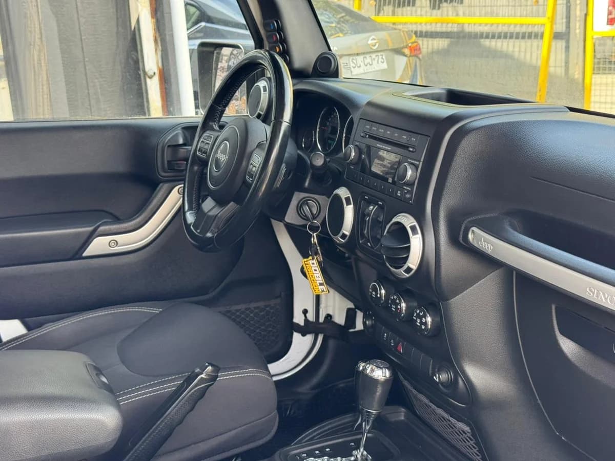 JEEP WRANGLER SAHARA 2.8 AUT - Imagen 11
