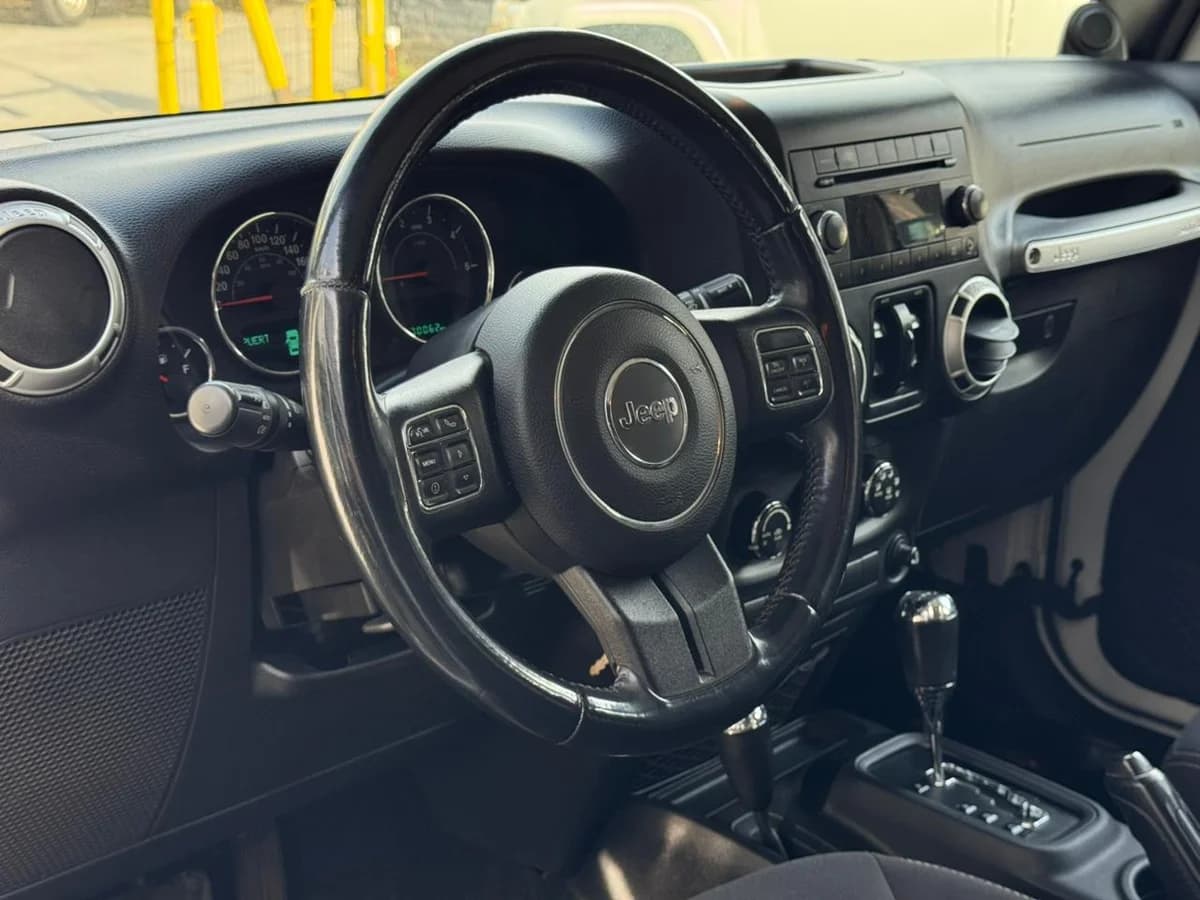 JEEP WRANGLER SAHARA 2.8 AUT - Imagen 13