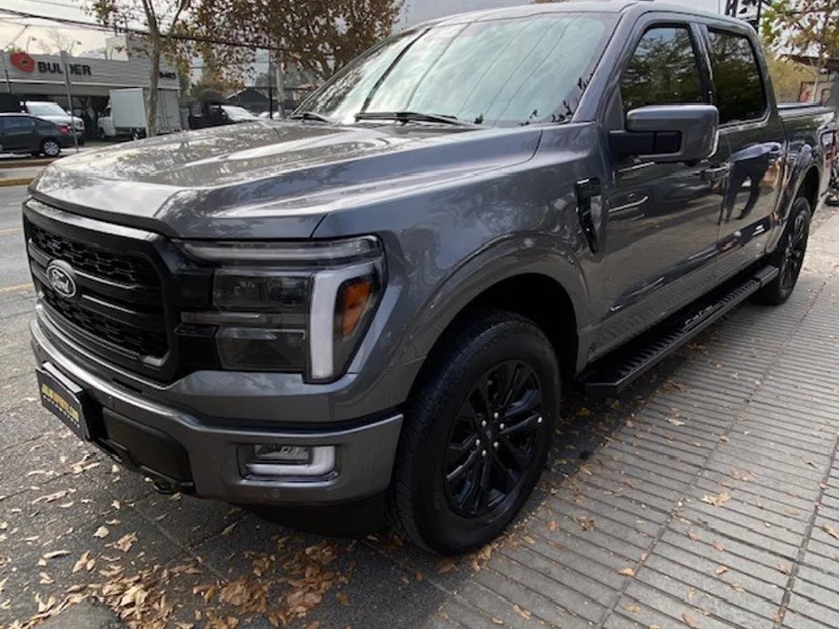 FORD F-150 Lariat Black 4x4 2025 - Imagen 1