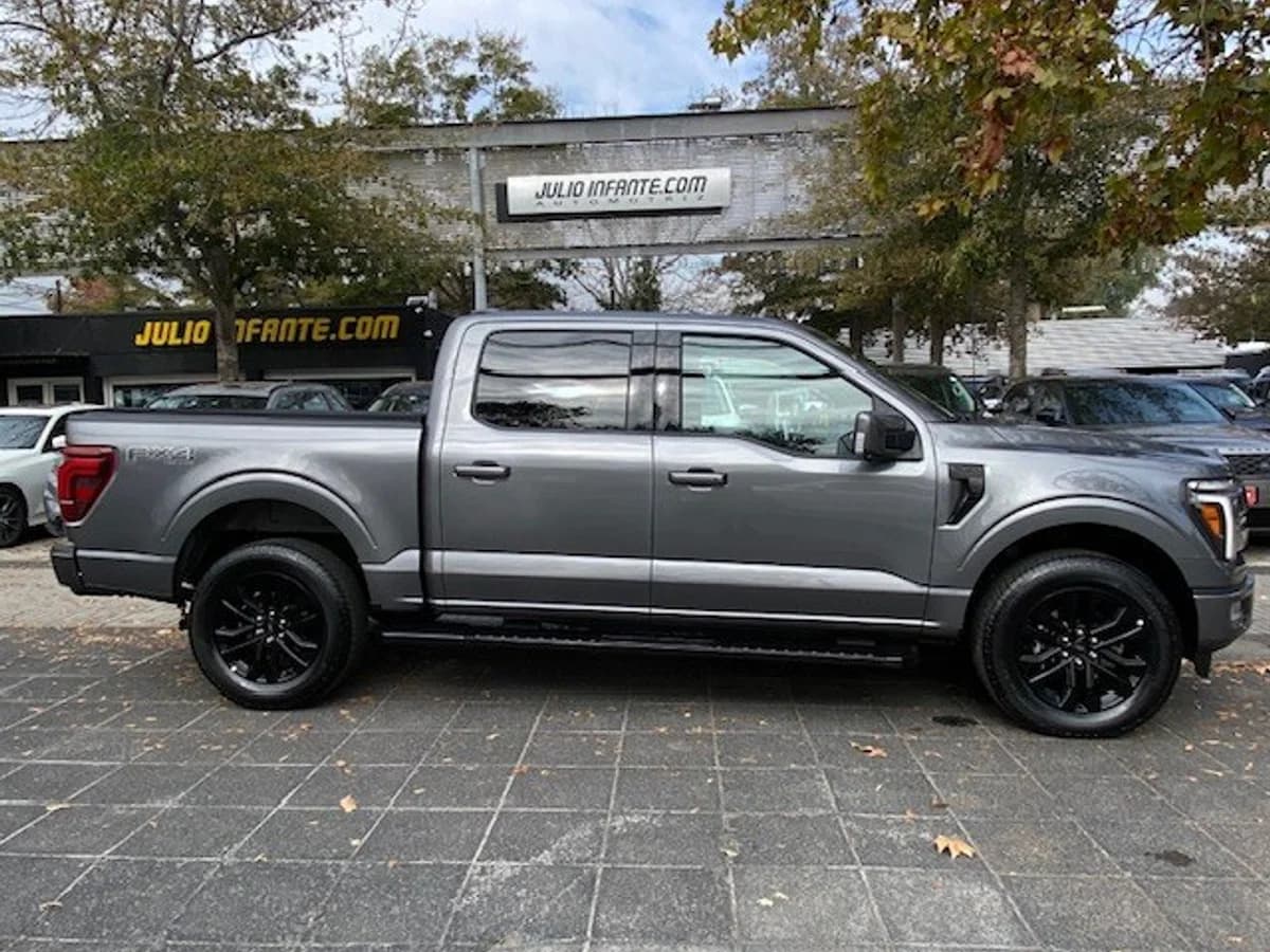 FORD F-150 Lariat Black 4x4 2025 - Imagen 7