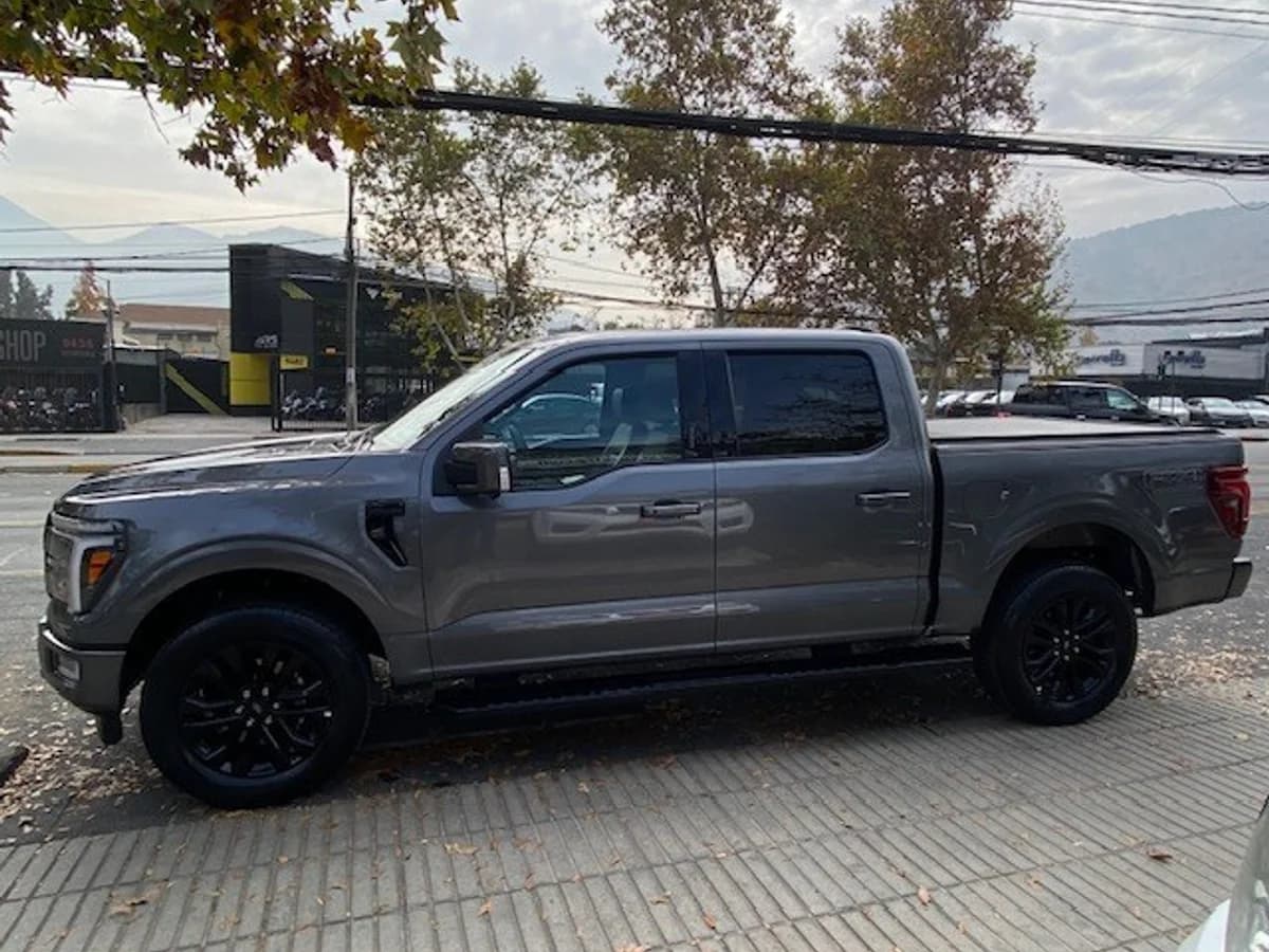 FORD F-150 Lariat Black 4x4 2025 - Imagen 8