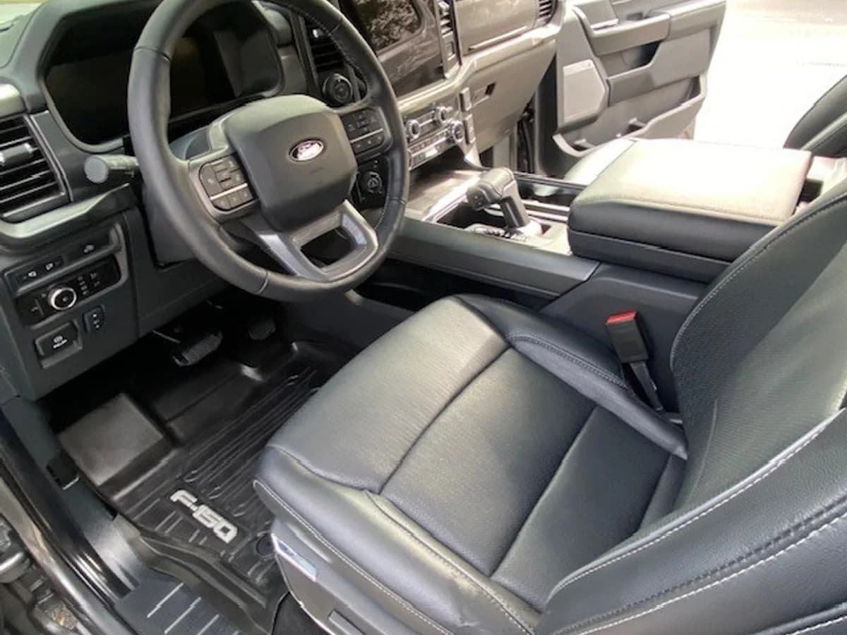 FORD F-150 Lariat Black 4x4 2025 - Imagen 10