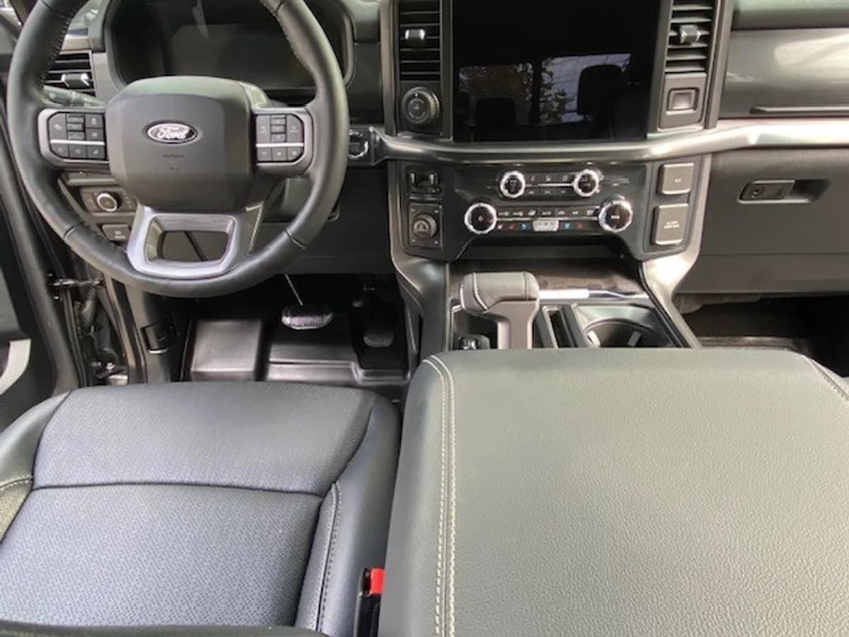 FORD F-150 Lariat Black 4x4 2025 - Imagen 13