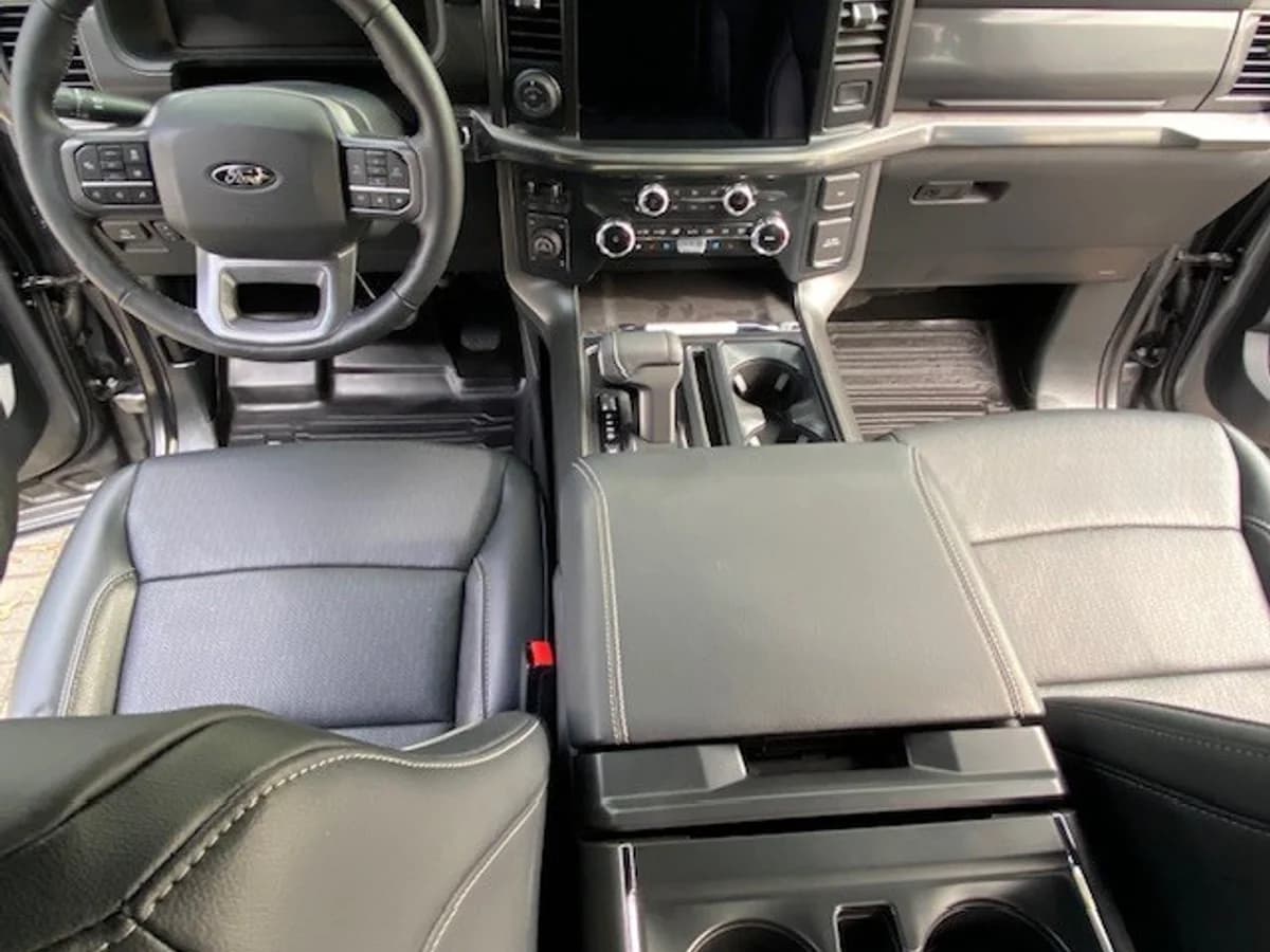 FORD F-150 Lariat Black 4x4 2025 - Imagen 15