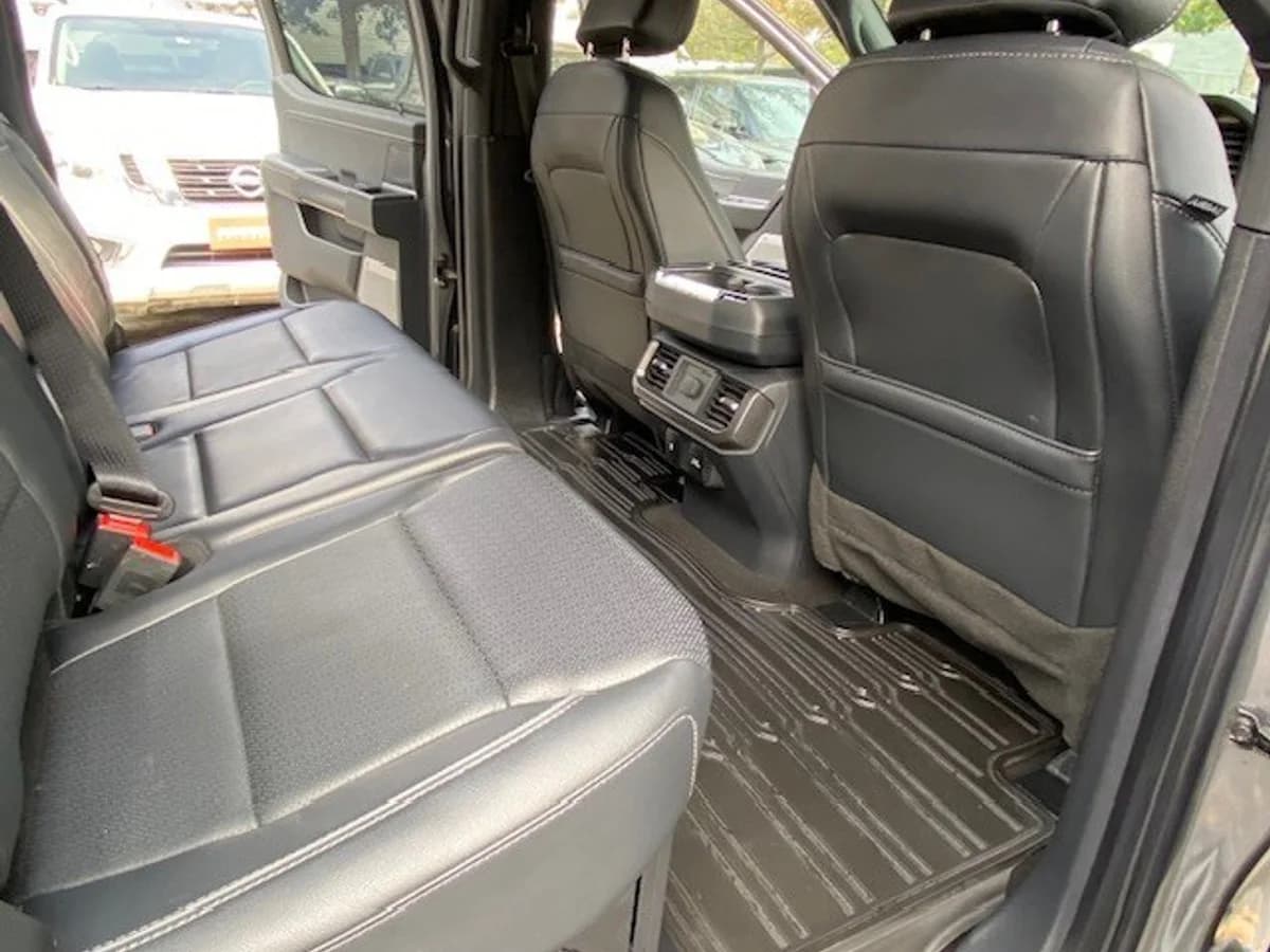 FORD F-150 Lariat Black 4x4 2025 - Imagen 16