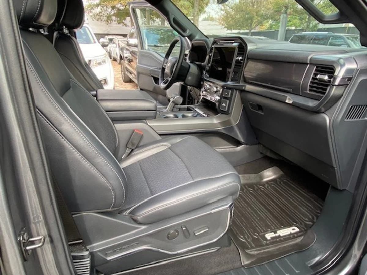 FORD F-150 Lariat Black 4x4 2025 - Imagen 20