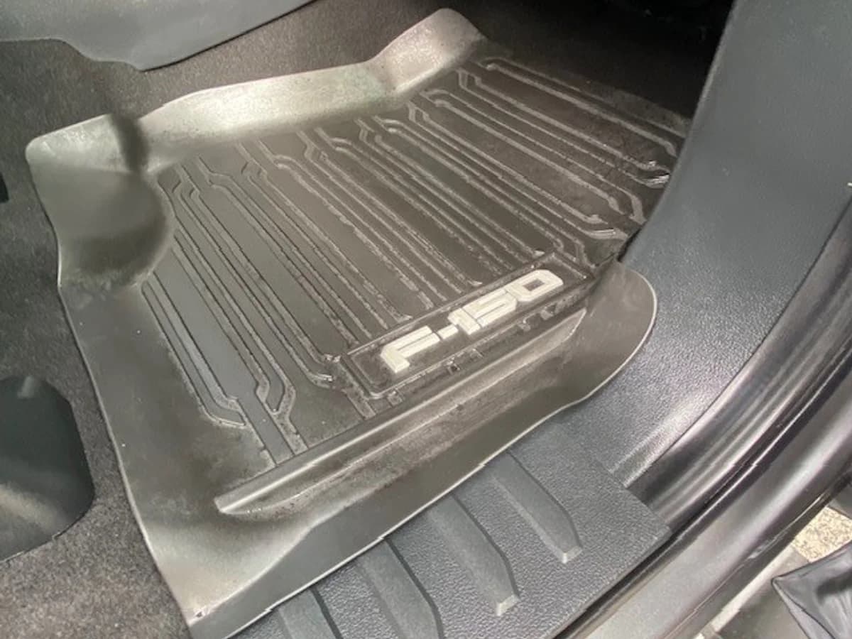 FORD F-150 Lariat Black 4x4 2025 - Imagen 22