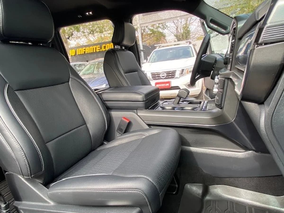 FORD F-150 Lariat Black 4x4 2025 - Imagen 23