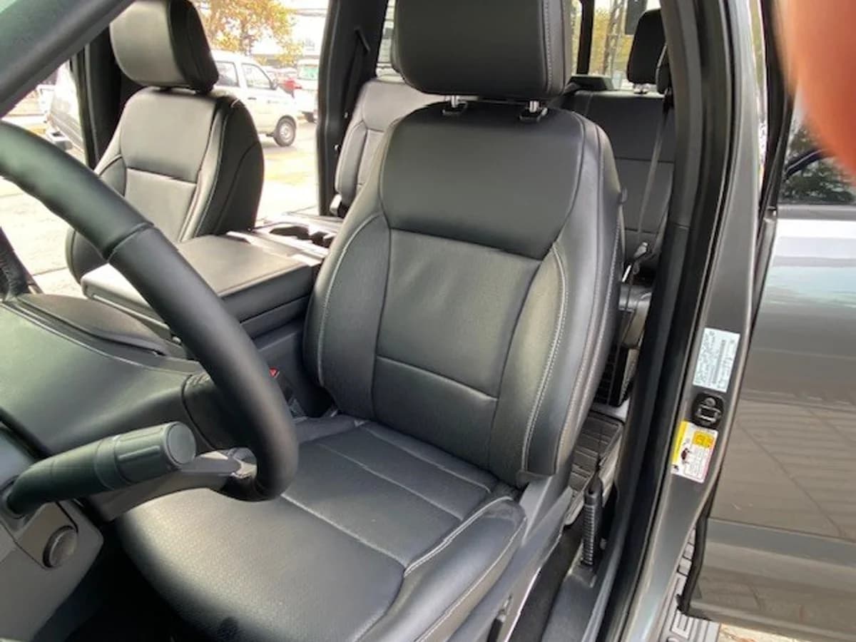 FORD F-150 Lariat Black 4x4 2025 - Imagen 26
