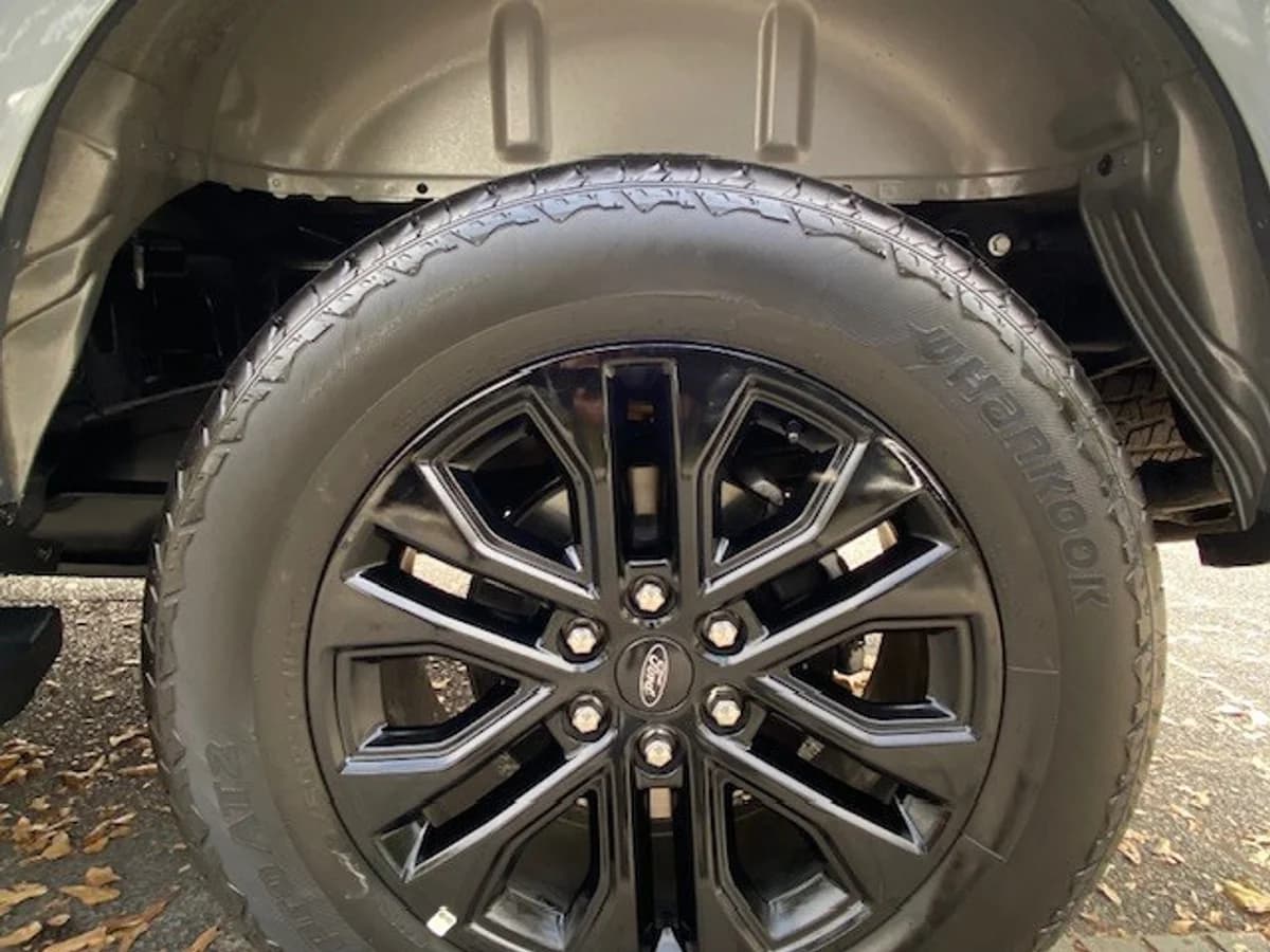 FORD F-150 Lariat Black 4x4 2025 - Imagen 28