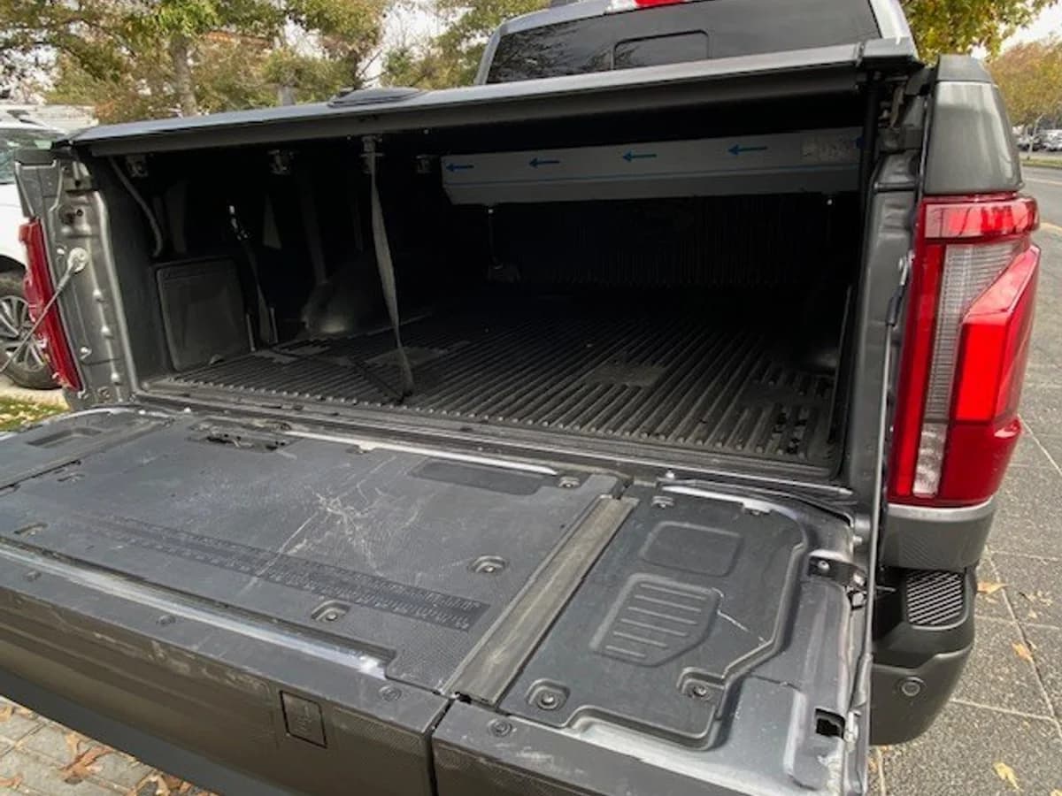 FORD F-150 Lariat Black 4x4 2025 - Imagen 29