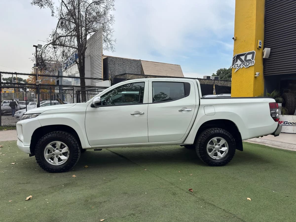 Mitsubishi L200 Katana CRT 2022 - Imagen 4