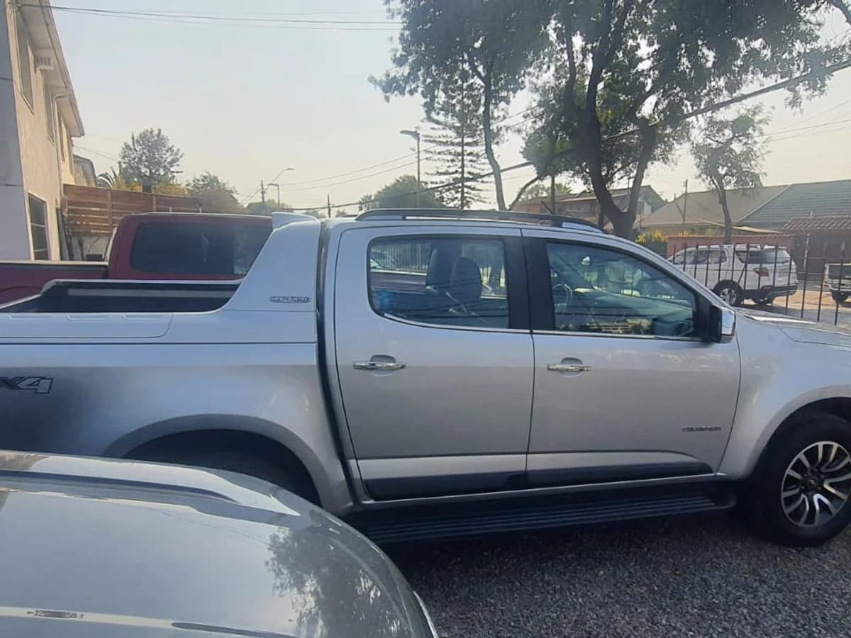 CHEVROLET COLORADO HIGH COUNTRY 4X4 DIESEL AUTOMATICA CUERO TOP DE LINEA - Imagen 3