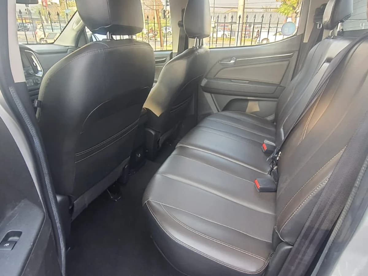 CHEVROLET COLORADO HIGH COUNTRY 4X4 DIESEL AUTOMATICA CUERO TOP DE LINEA - Imagen 8