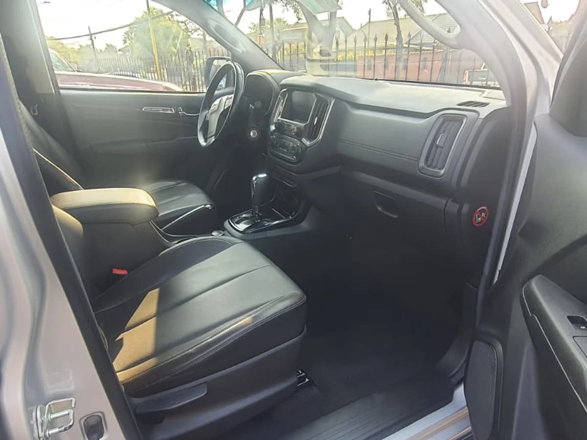 CHEVROLET COLORADO HIGH COUNTRY 4X4 DIESEL AUTOMATICA CUERO TOP DE LINEA - Imagen 9