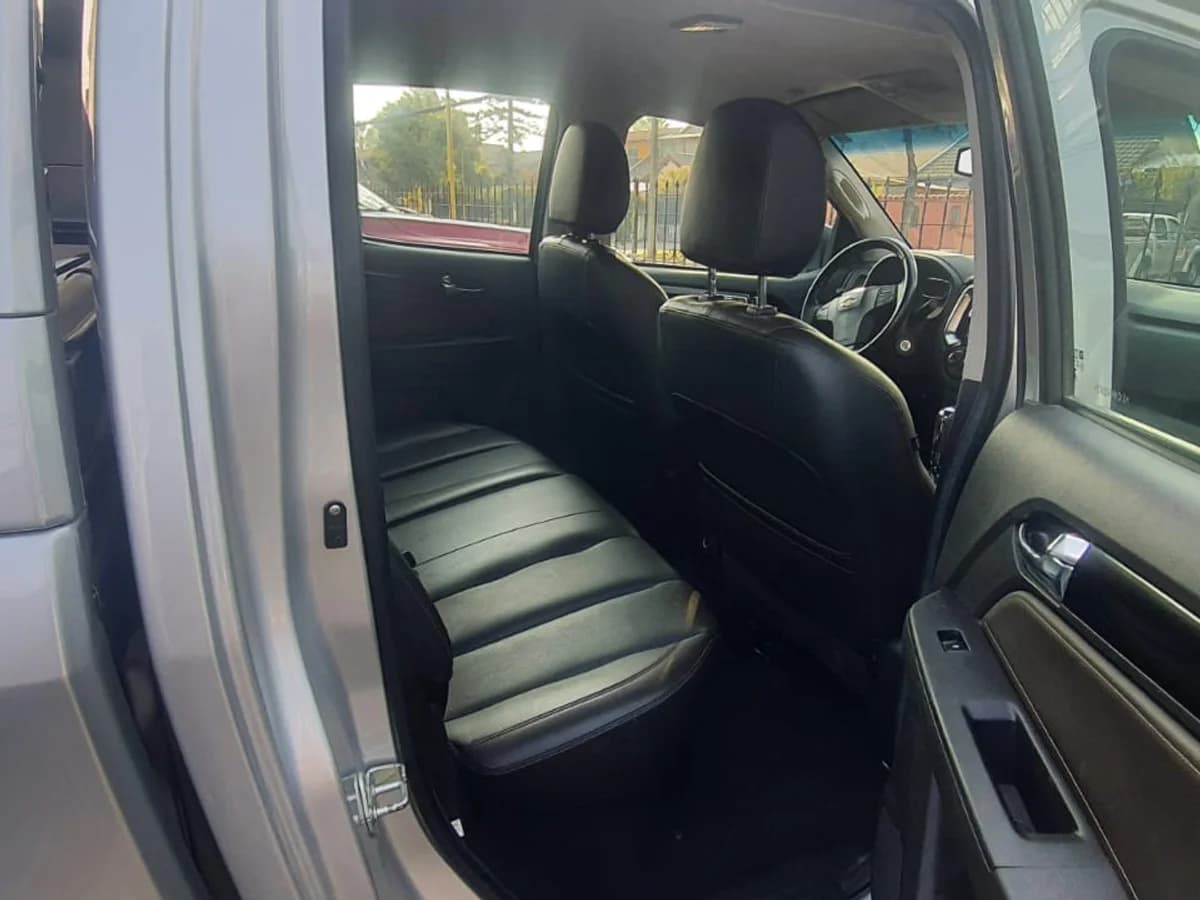 CHEVROLET COLORADO HIGH COUNTRY 4X4 DIESEL AUTOMATICA CUERO TOP DE LINEA - Imagen 10