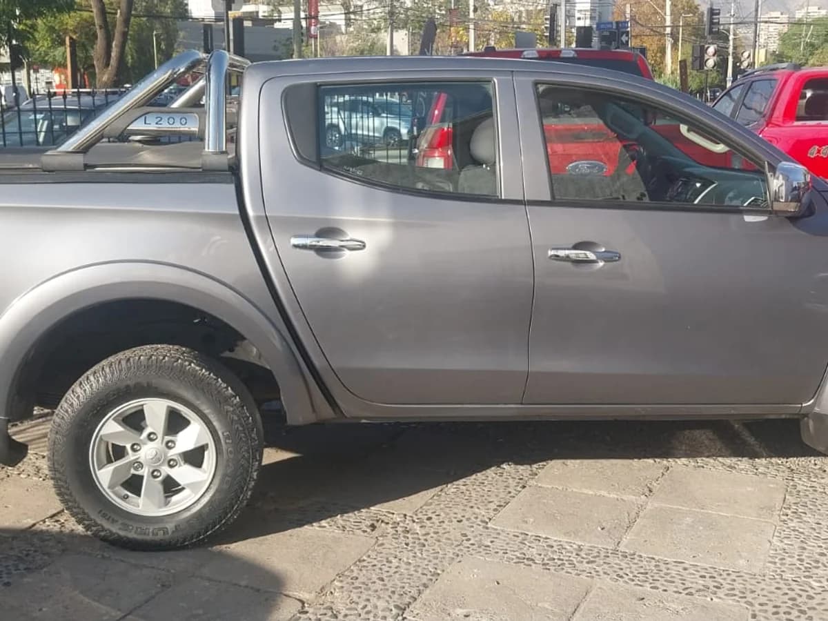 MITSUBISHI L200 KATANA DIESEL UNICO DUEÑO, CON IVA, REALMENTE EXCELENTE - Imagen 2