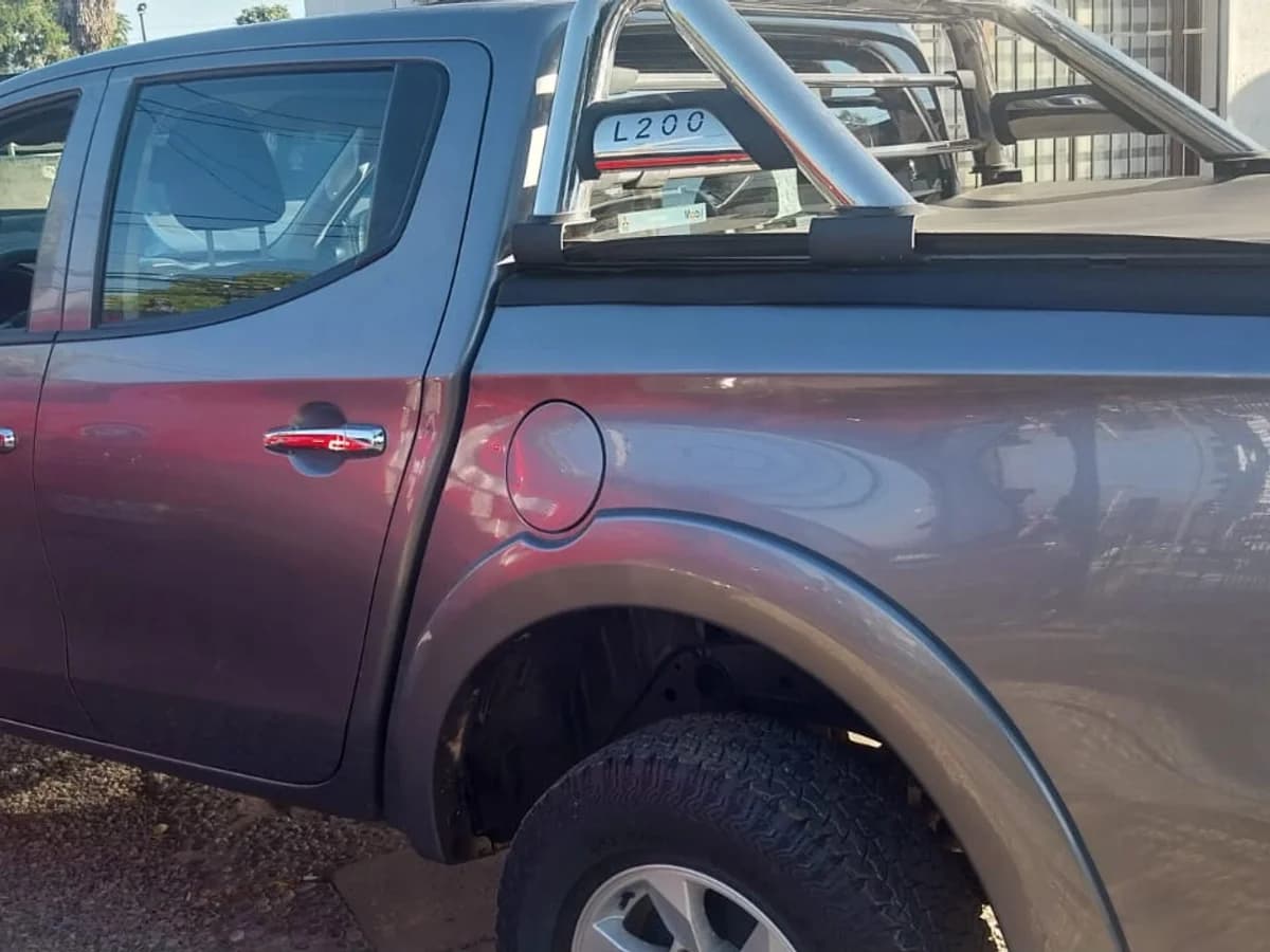 MITSUBISHI L200 KATANA DIESEL UNICO DUEÑO, CON IVA, REALMENTE EXCELENTE - Imagen 4