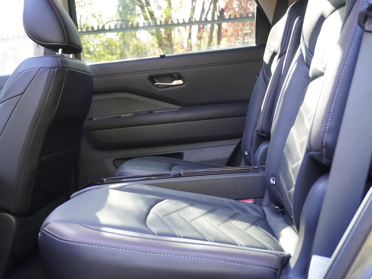 Nissan Pathfinder 3.5 Exclusive 4x4 Año 2025 - Imagen 14