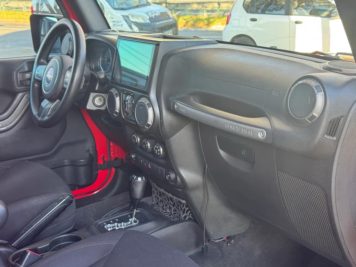 Jeep Wrangler JKU Sport 2015 - Imagen 16