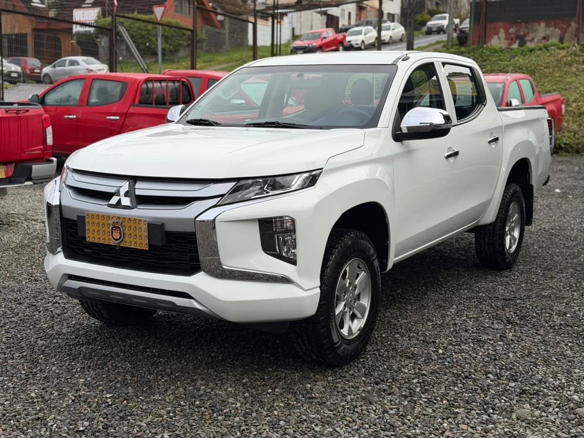Mitsubishi L200 Katana CR 4x2 2.4 MT 2023 - Imagen 1