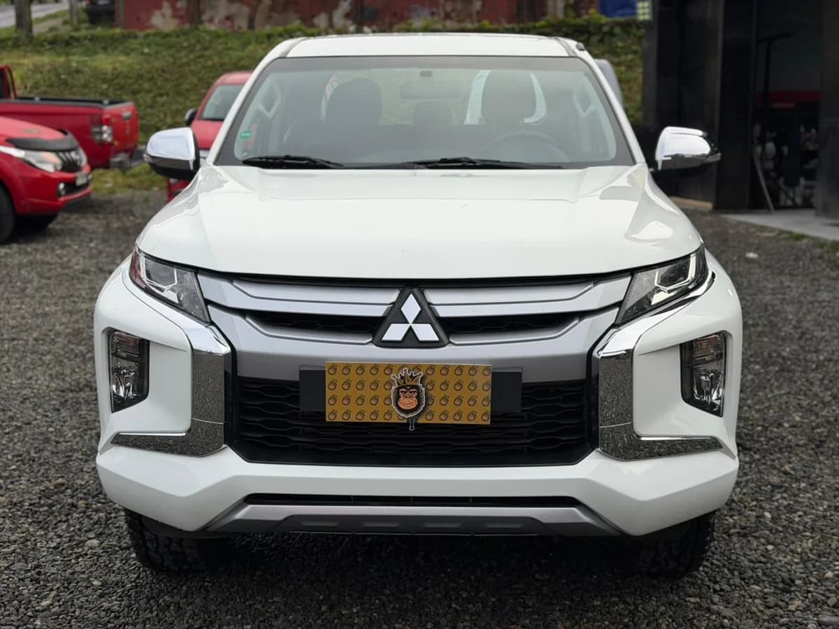 Mitsubishi L200 Katana CR 4x2 2.4 MT 2023 - Imagen 2