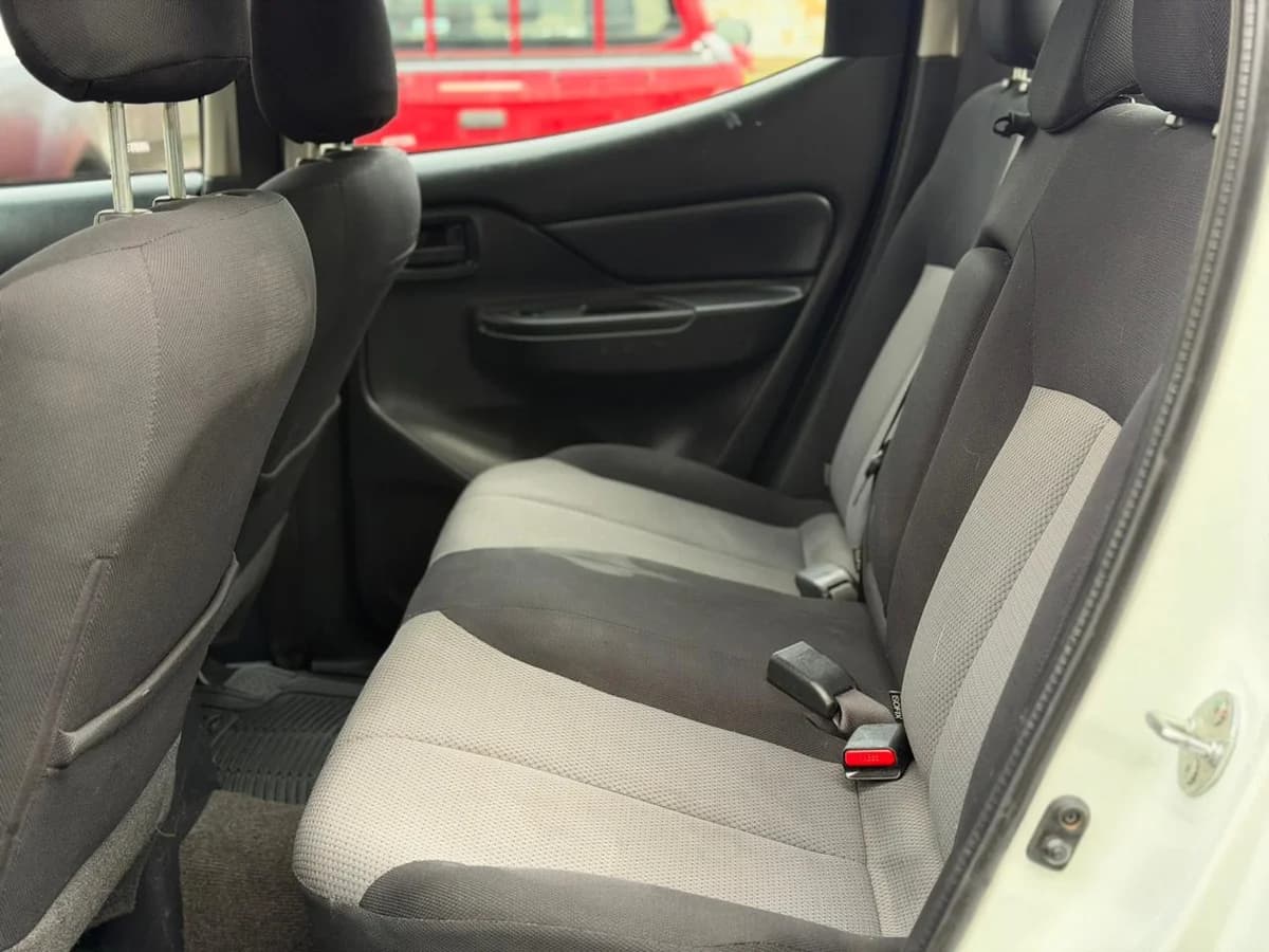 Mitsubishi L200 Katana CR 4x2 2.4 MT 2023 - Imagen 8