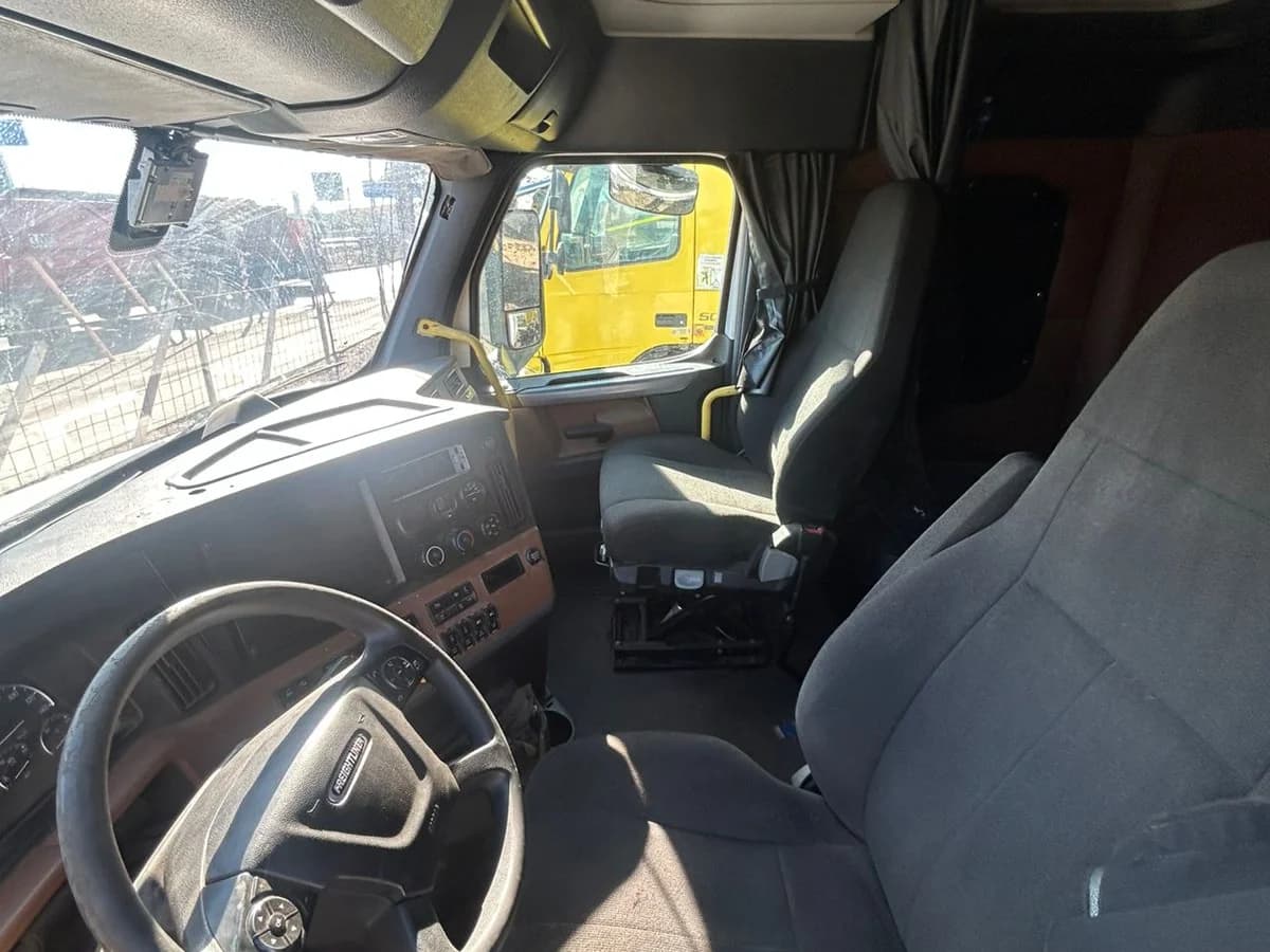 Tractocamion New Cascadia - 2022 - Imagen 6